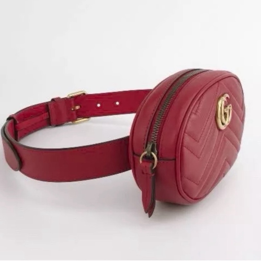 Gucci Red Chevron Matelassé Oval Belt Bag with Gold GG - Picture 2 of 10